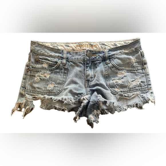 Decree Pants - Decree Distressed Light Wash Cutoff Shorts Size 7 (100% Cotton) — EUC